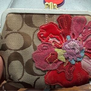 COACH POPPPY SIGNATURE COIN PURSE WITH FLORAL APPLIQUÉ
